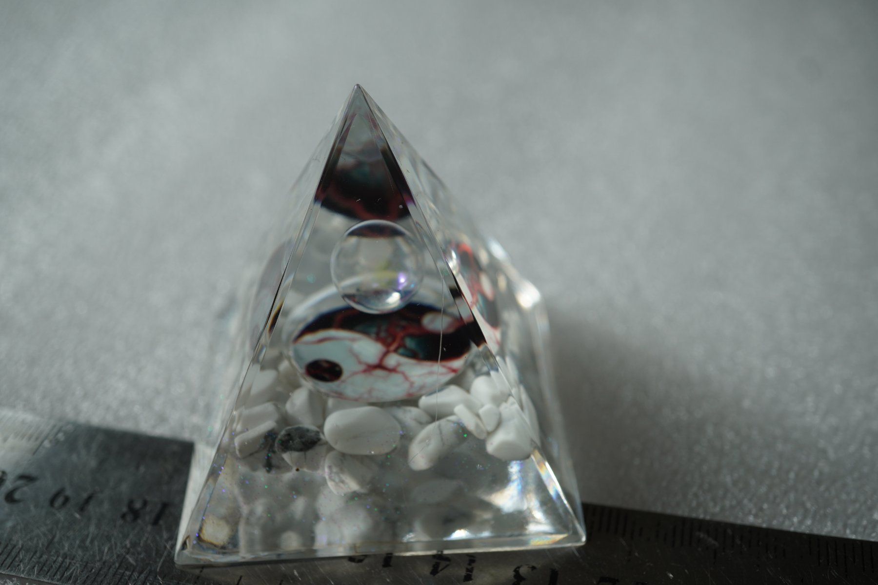 Minerali & Pietre curative: Howlith Kugel Quarz Jing Yang Orgonit -Pyramide – Nuovo e nell'imballaggio originale da Eschenbach SG venduto da topstone 2